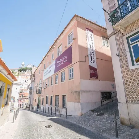 Mouraria Light Apartment *